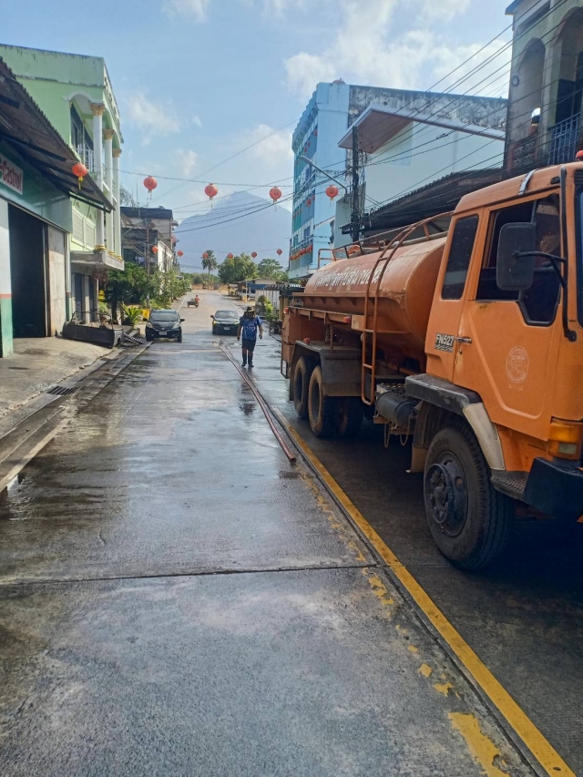 ภารกิจฉีดล้าง งานป้องกันและบรรเทาสาธารณภัย ทต.นาบอน