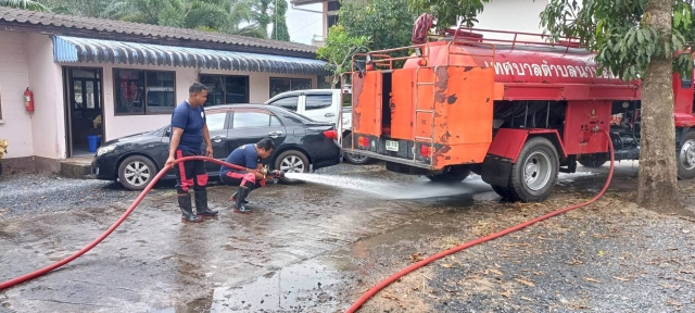 ภารกิจฉีดล้างประจำวันของงานป้องกันและบรรเทาสาธารณภัย