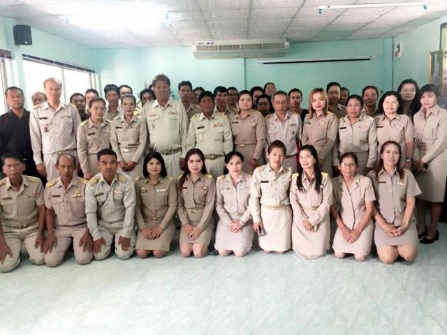 คณะผู้บริหาร สมาชิกและพนักงานองค์การบริหารส่วนตำบลกะเปียด ร่วมพิธีงานท้องถิ่นไทย 