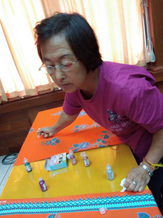 โครงการส่งเสริมและฝึกอาชีพให้แก่ประชาชน ประจำปี 2561"การเพ้นท์ผ้าปาเต๊ะ"